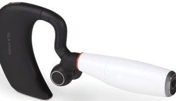 Camera-spion camuflata in handsfree Bluetooth