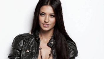 Antonia nu isi neglijeaza nici o clipa fetita. Uite cum se lauda cu ea pe pagina sa de Facebook