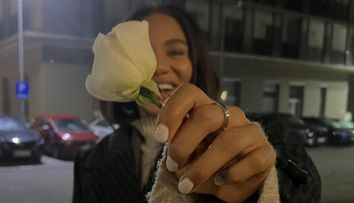Una dintre cele mai valoroase jucătoare de CSM București și-a oficializat relația cu o colegă de echipă. În trecut, a fost cerută în căsătorie de un bărbat