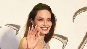 Angelina Jolie, zeiță într-o spectaculoasă rochie argintie la premiera Maleficent: Mistress Of Evil, din Japonia