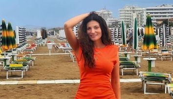 Ioana Ginghină strălucește în costum de baie, la 45 de ani! Urmează să se căsătorească a treia oară