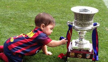 Milan Pique seamana din ce in ce mai bine cu mamica lui. Shakira si Gerard Pique se lauda peste tot cu copilul lor