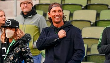 Matthew McConaughey, fotografiat la cumpărături alături de soție! Cum l-au surprins paparazzi