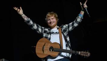Ed Sheeran, surprins la un meci de fotbal din Anglia. Cărei echipe i-a făcut galerie