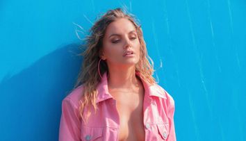 Alexandra Stan semnează cu Universal Music România și lansează single-ul „I Think I Love it”