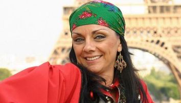Tot showbiz-ul romanesc a sarbatorit-o pe Carmen Tanase, Flacarica din 