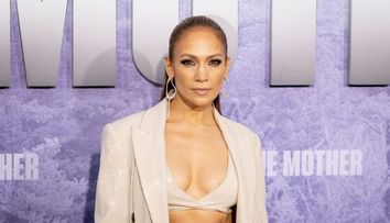 Jennifer Lopez a renunțat la colanți și a ieșit pe stradă ca o adevărată divă. Cum arată într-o ținută de mii de dolari