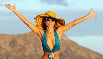 Dramele prin care a trecut nu i-au stirbit frumusetea. O asiatica sexy a cucerit Hollywoodul. Pare o adolescenta, dar te va uimi cu varsta ei