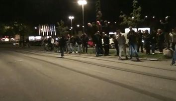 Pe cat de COOL, pe atat de periculos! Uite cum sare peste un Lamborghini in miscare: