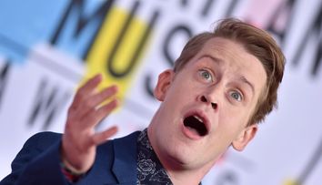 Macaulay Culkin le răspunde în cel mai haios mod celor care vor să facă petiție să îl aducă înapoi în 