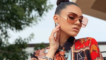 Carmen Simionescu, Kylie Jenner de România: într-o rochie mini Versace și pe tocuri la plimbare cu bebelușa