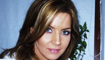 Monica Dascalu creeaza Martisoare din scoicile adunate in vacante. FOTO