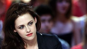 Ce cantareata din Romania este considerata mai frumoasa decat Kristen Stewart