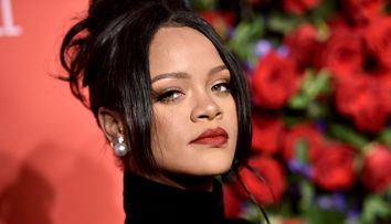 Rihanna și-a surprins fanii cu un look complet diferit. Cum arată artista blondă