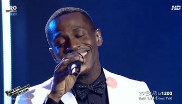 Michel Kotcha, o voce aparte si un moment incarcat de romantism.Vocea lui pare desprinsa dintr-o alta dimensiune