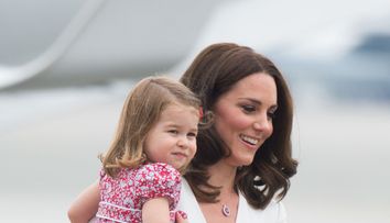 Cel mai adorabil cuplu mama-fiica. Kate Middleton si Printesa Charlotte, fashioniste din cap pana-n picioare: FOTO