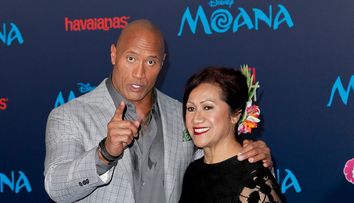 VIDEO VIRAL Dwayne Johnson, surpriză de proporții pentru mama lui! Ce cadou i-a făcut actorul
