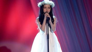 Vocea superba care iti da fiori. O fetita de 8 ani, aplaudata in picioare la 