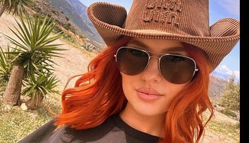 Lidia Buble, fotografie rară cu cei 6 frați și cele 4 surori. Reuniune de familie la nunta mezinei Lorena