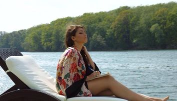 Elena de la Mandinga, imagine HOT. Cum arata bustul vedetei in cel mai decupat top purtat pana acum