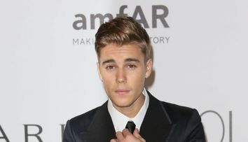 Dupa ce si-a innebunit fanele cu abdomenul, Justin Bieber uimeste din nou. Cum arata artistul dupa o schimbare de look