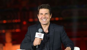 De ce se spune despre Tom Cruise că e la fel de sexy ca la 24 de ani? Vezi cum arată la filmările noului Top Gun!