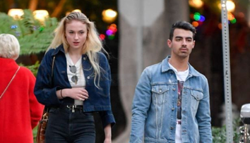 Sophie Turner il insoteste pe Joe Jonas in toate turneele