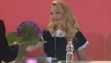 Ce gafa monumentala a facut Madonna la conferinta de presa a Festivalului de Film de la Venetia! VIDEO
