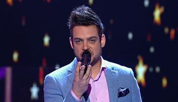 Pasiunea cu care canta l-a impresionat pana si pe Marius Moga. Ce a avut de zis antrenorul despre concurentul aflat in alta echipa
