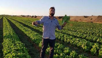 Cosmin Savu le arată telespectatorilor cum se face Hrană din piatră seacă, la România, te iubesc!