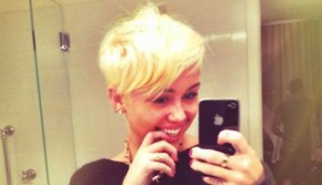 Miley Cyrus si-a pus dinti de aur. Fanii nu au fost deloc incantati de rezultat: FOTO