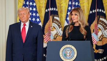 Ce sfat le dă Melania Trump femeilor care vor succes. Nevasta președintelui Donald Trump a făcut furori cu ținuta aleasă la cel mai recent eveniment organizat la Casa Albă