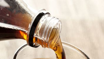 Ce a patit o femeie care a baut 2 litri de suc acidulat pe zi, timp de 15 ani. Cu ce probleme a ajuns la spital