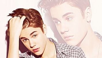 Si-a dat camasa jos, pentru ca fanii sa-i poata admira in voie noul tatuaj. Poza cu care Justin Bieber si-a surprins fanii: