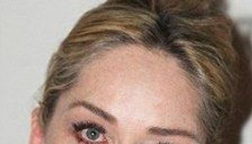 Momentul in care cea mai dorita femeie din lume a izbucnit in lacrimi: cum i-a impresionat Sharon Stone pe fani cu aceste imagini