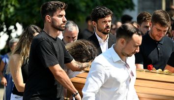 A zburat peste 6.000 de kilometri pentru înmormântarea celui mai bun prieten. Imaginile durerii de la înmormântarea lui Diogo Jota