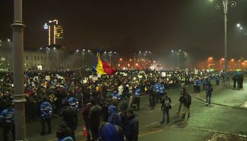 A treia zi de proteste in Bucuresti: 80.000 de oameni, in fata Guvernului. Mai multe informatii pe Stirileprotv.ro