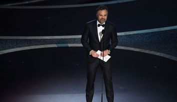 5 motive pentru care Mark Ruffalo e remarcabil în serialul HBO “I know this much is true”