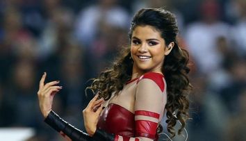 Cum ar arata Selena Gomez daca silueta ei ar semana cu cea a Printeselor Disney. Rezultatele sunt de-a dreptul bizare