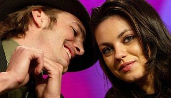 Mila Kunis si Ashton Kutcher se pregatesc de casatorie. Ca sa se poata insura cu ea, el e dispus sa plateasca 90 de milioane de dolari