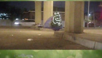 Un om al strazii a pus un brad in fata cortului sau. Ce au facut trecatorii