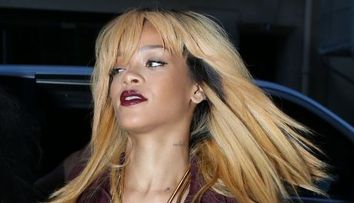 Rihanna stie cum sa suceasca mintile barbatilor. A facut furori intr-o salopeta mulata si extrem de decoltata: FOTO