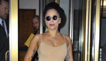 Lady Gaga, intr-o tinuta aproape inexistenta. S-a fotografiat intr-o salopeta din plasa, care a lasat totul la vedere