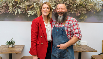 Roberta Metsola, îndrăgostită de mâncarea românească. Ce delicatese a gustat la București