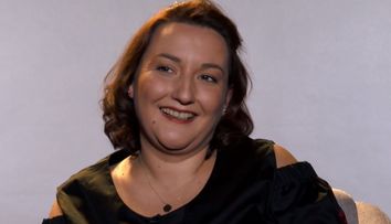 Cum este Ecaterina Ladin în calitate de mămică. Reacția fiului ei când o vede în rolul Dalidei
