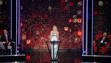 La bine și la Roast, 22 octombrie 2025. Otilia Bilionera nu îl iartă pe CRBL. Divorțul artistului, sursa ei de inspirație: „CRBL se culcă odată cu găinile, dar numai dacă sunt tinere, că de ciorbă bună s-a cam săturat”