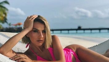 Fotografie rară cu Lidia Buble fără sutien! Selfie-ul artistei a fost postat pe Instagram