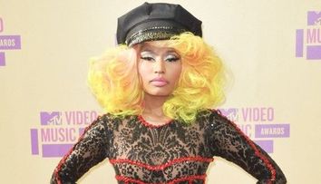 Nicki Minaj, aparitie dezastruoasa la editia din 2012 a galei VMA. Duminica, la MTV Romania, vezi cum va aparea anul acesta pe covorul rosu