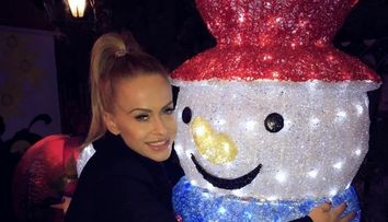 Anda Adam, intr-un costum de baie care o face sa para goala. Cat de sexy este intr-o tinuta ce a aprins imaginatia domnilor