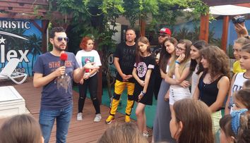 Am petrecut o zi cu puștii lui Marius Moga din tabăra de muzică. Iată cum e la DeMoga Junior Camp